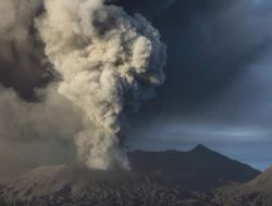 Gunung Dukono Di Halmahera Meletus!