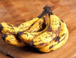 Jangan Santap 7 Makanan Ini Bersamaan dengan Pisang