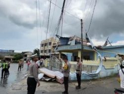 Angin Puting Beliung Terjang Karimun Kepri, Puluhan Rumah Rusak