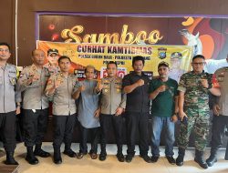 Kapolsek Lubuk Baja Melaksanakan jumat Curhat di Samboo Kopi Komplek Paradise Center Kec. Lubuk Baja Kota Batam