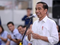 Jokowi Tertawa saat Dengar Bobby Nasution Disebut Gubernur