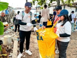 HARRIS Hotel The Ascott Regional Batam Partisipasi Bersihkan Sampah di Pulau Buluh