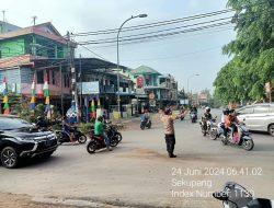 Polsek Sekupang hadir ditengah masyarakat melalui kegiatan Strong Point pagi hari