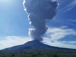Gunung Ibu Kembali Meletus, Semburkan Abu Vulkanik Setinggi 600 Meter