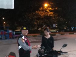 Polsek Sekupang Patroli Malam Berikan Edukasi Lalu Lintas dan Himbauan Pilkada 2024