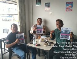 Polsek Sekupang Bagikan Brosur Himbauan Penggunaan Knalpot Brong