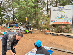 Peringati Hari Nelayan Nasional, Grand Mercure Batam Centre Borong Hasil Laut Nelayan Bengkong