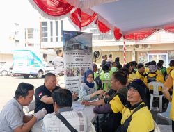 Ditlantas Polda Menyapa Bersama Jasa Raharja Kepri, Komunitas Driver Gojek dan Maxim Batam Terima Pemeriksaan Kesehatan Gratis dan Bansos