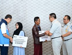Jasa Raharja Serahkan Santunan kepada Dua Ahli Waris Korban KM Virgo Transport 8 di Jawa Barat