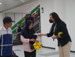 Jaga Kesehatan Penumpang, Bandara Hang Nadim Batam Bagikan Masker Gratis di Tengah Kabut Asap